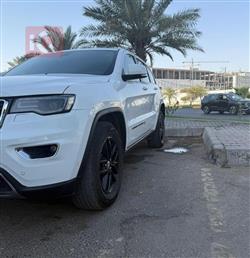 جیپ گراند شیرۆکی